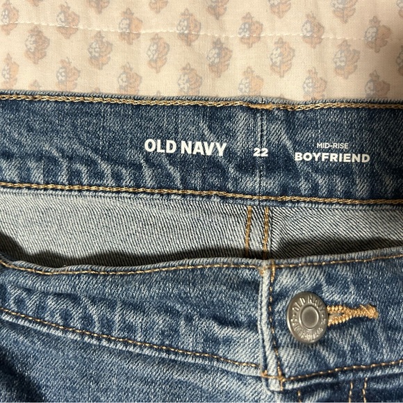 OLD NAVY PLUS SIZE SHORTS - Picture 2 of 3